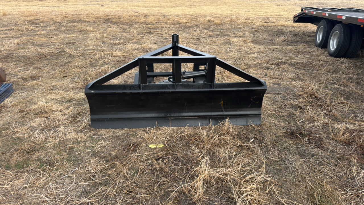 lot 924 image: Skid Steer Dozer Blade