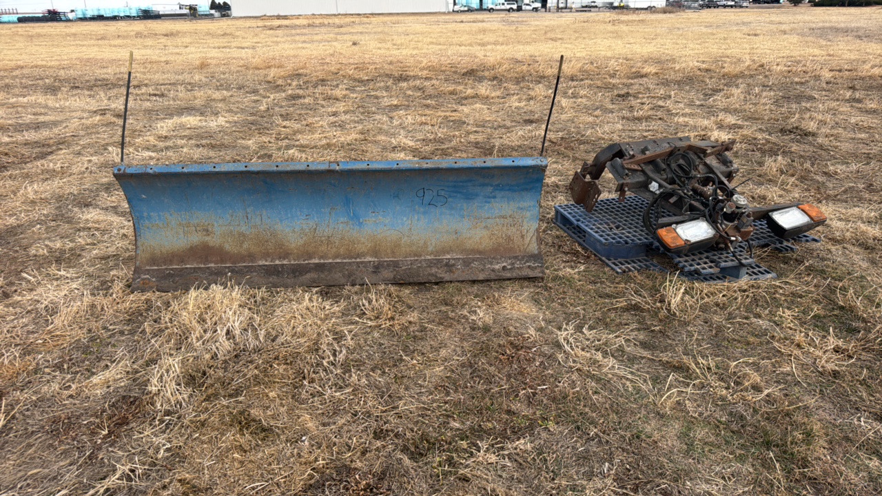 lot 925 image: Pick-Up Snow Plow