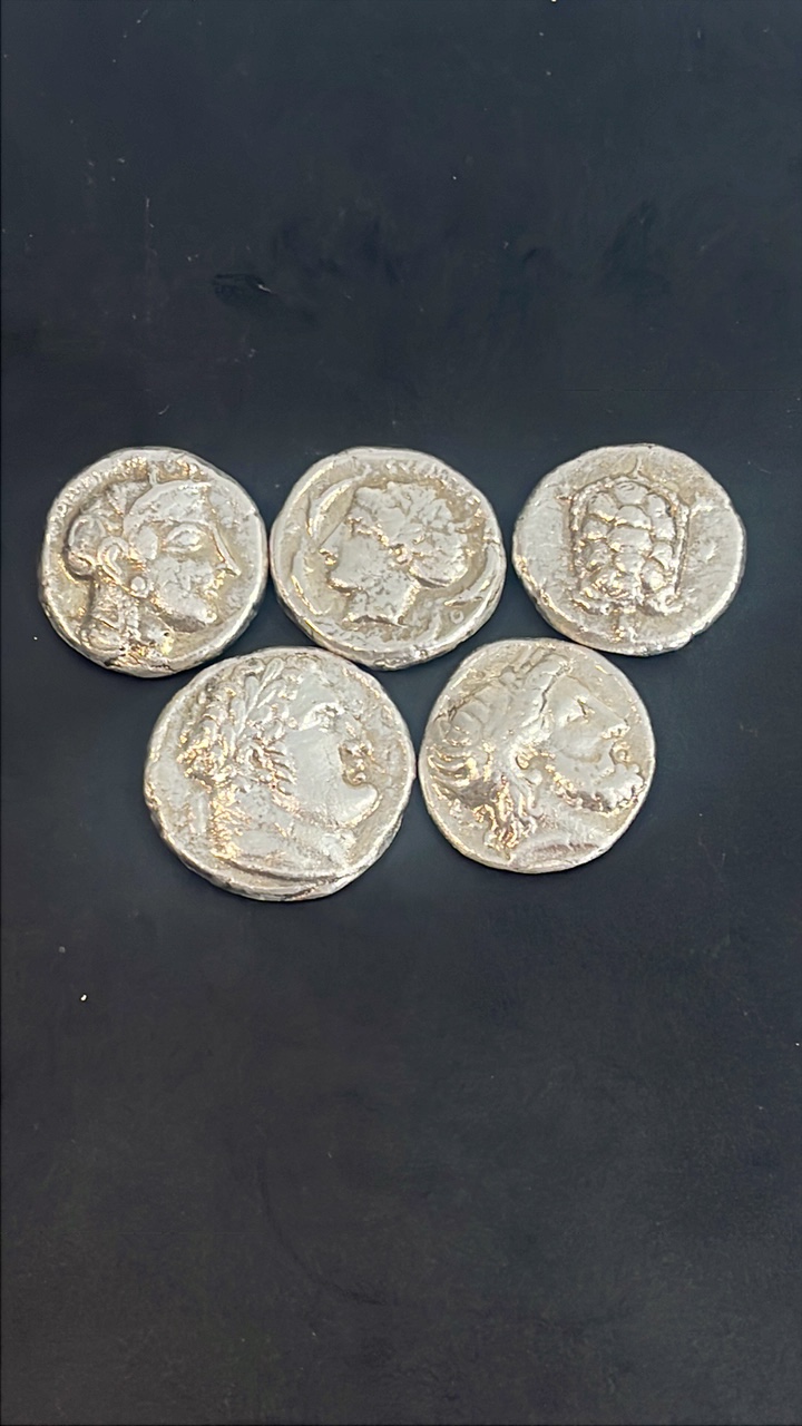 lot 17 image: 999 fine silver cast into old Roman coins