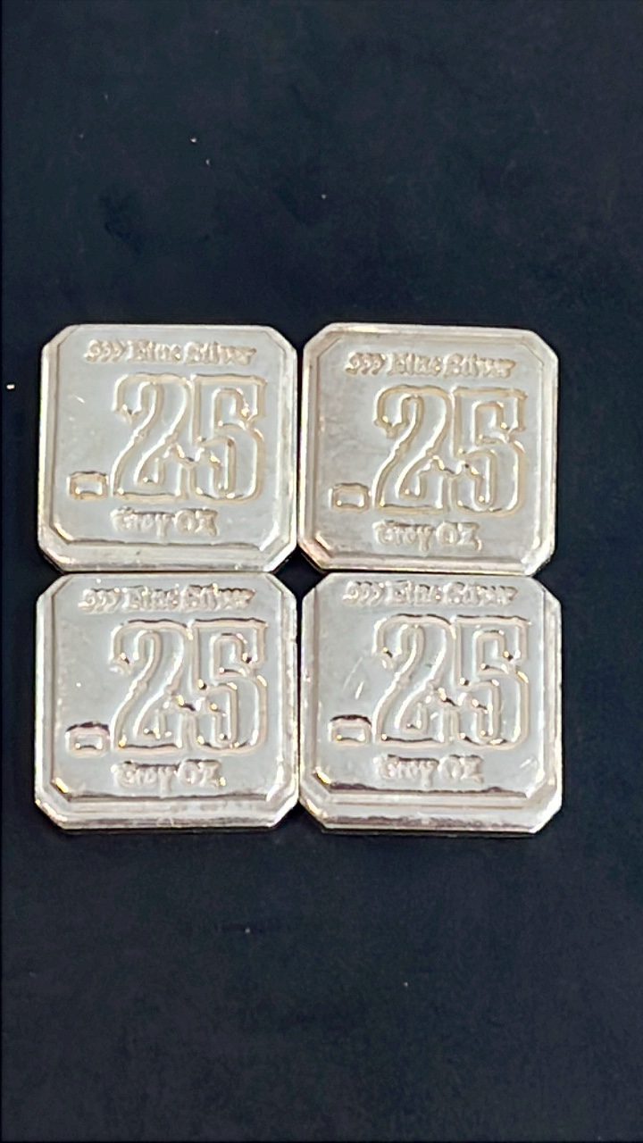 lot 21 image: Rare Vintage Suns of Liberty 4-.25 Ozt Fine silver bars