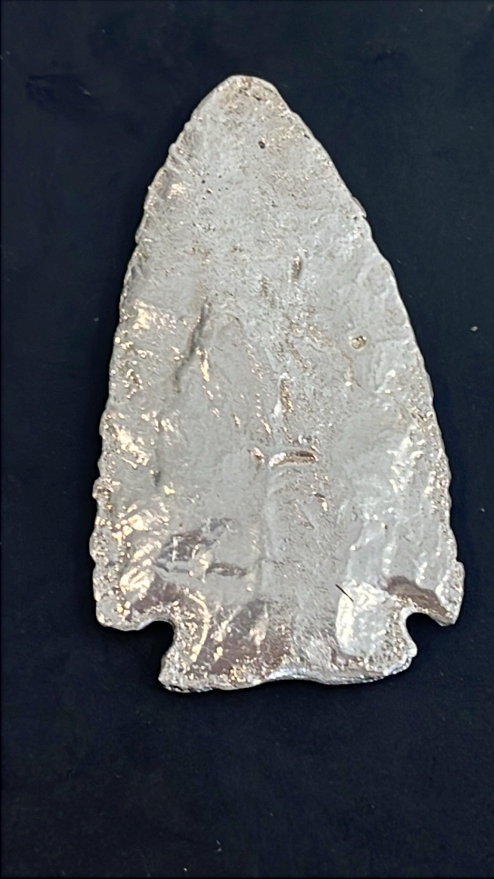 lot 27 image: 2.5 arrowhead .999 fine silver