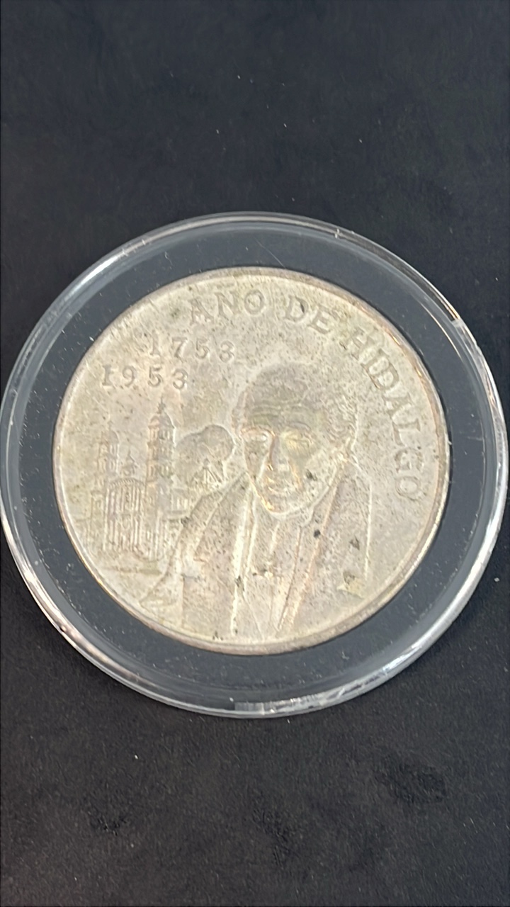 lot 36 image: 1953 72% silver 27.5grams of silver Mexican coin