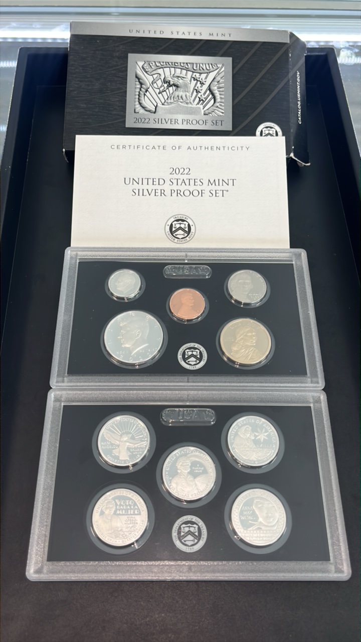 lot 5 image: 2022 Silver proof set with 999 fine quarters 90% silver half dollar and dime.