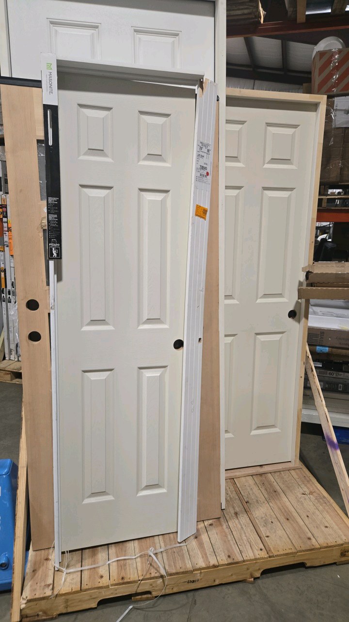 lot 152 image: pallet lot of doors