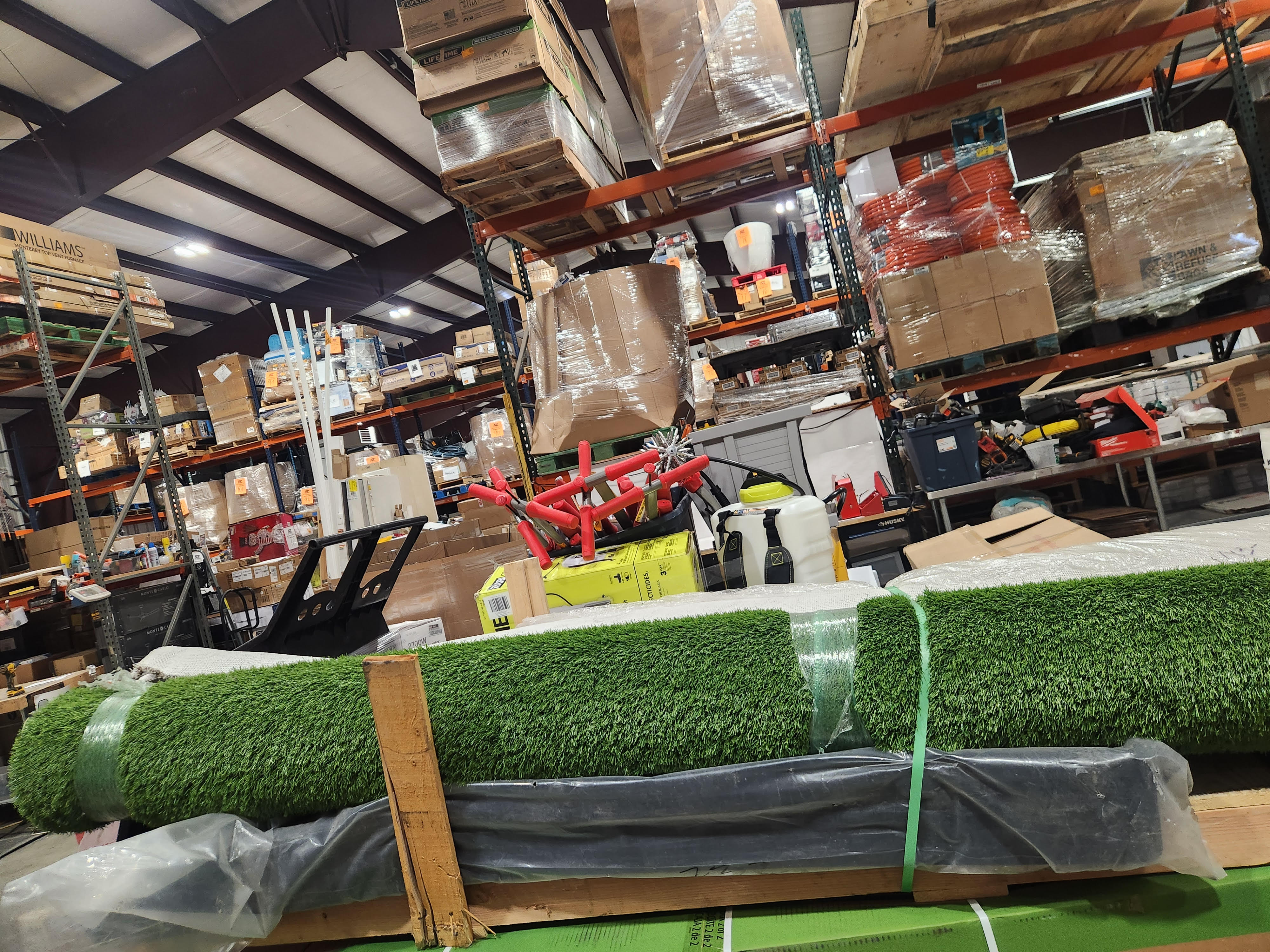 lot 212 image: Pallet of carpet & curbs