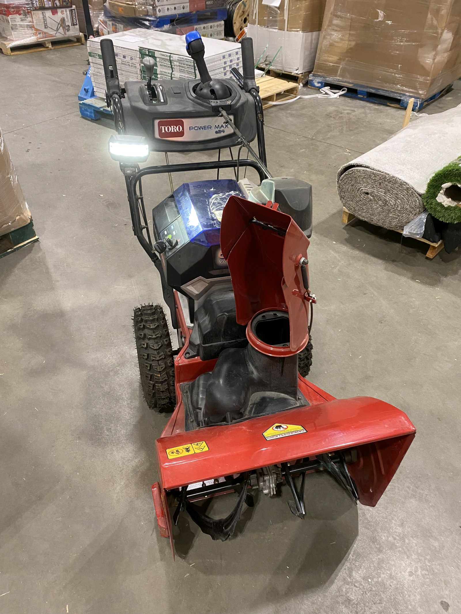 lot 6 image: Toro snow blower - tested works , tool only