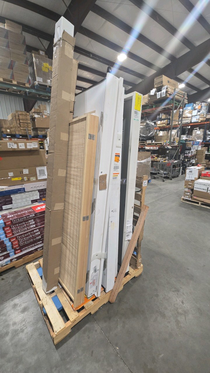 lot 8 image: Pallet Lot of doors