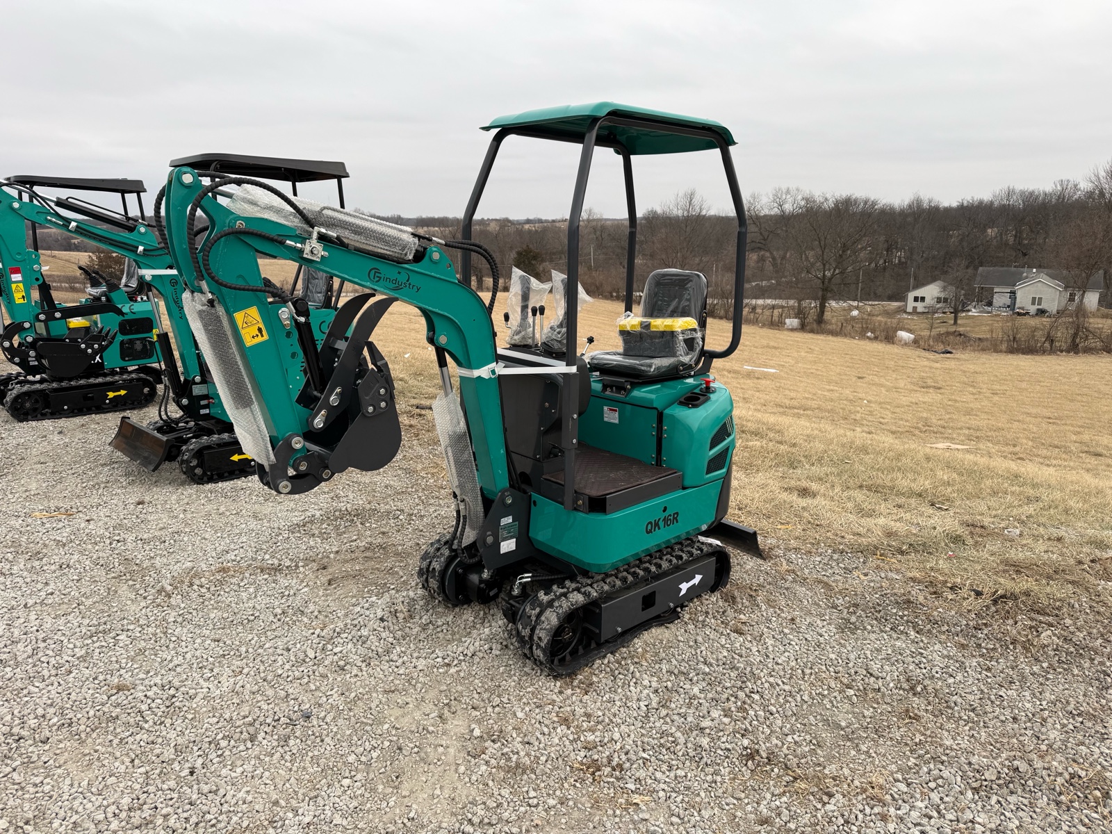 lot 2125 image: QK16R MINI EXCAVATOR&nbsp &nbspHYDRAULIC THUMB