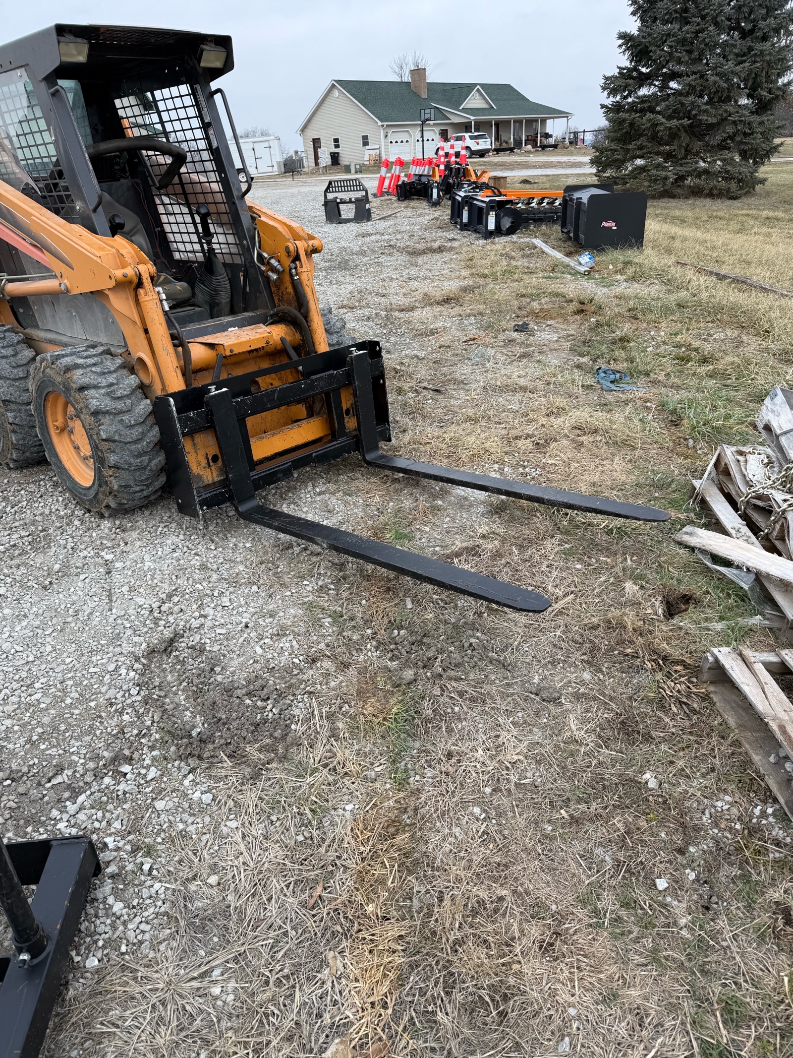 lot 2131 image: Skid steer pallet forks