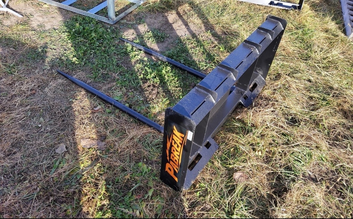 lot 2134 image: Palbreak Skid Steer Bale Spears
