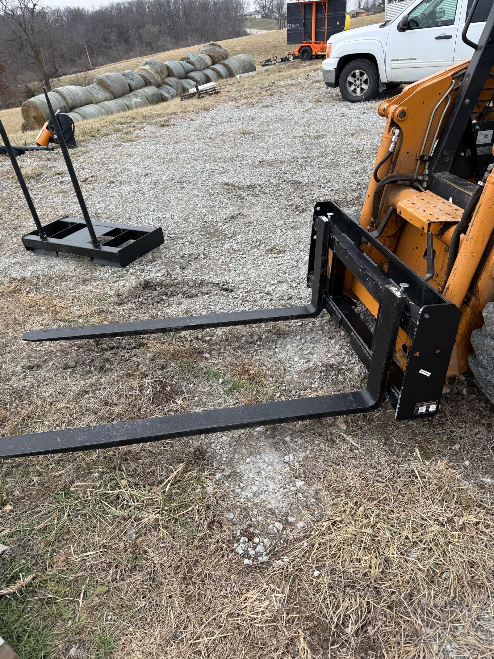 lot 2141 image: Skid steer Palet forks