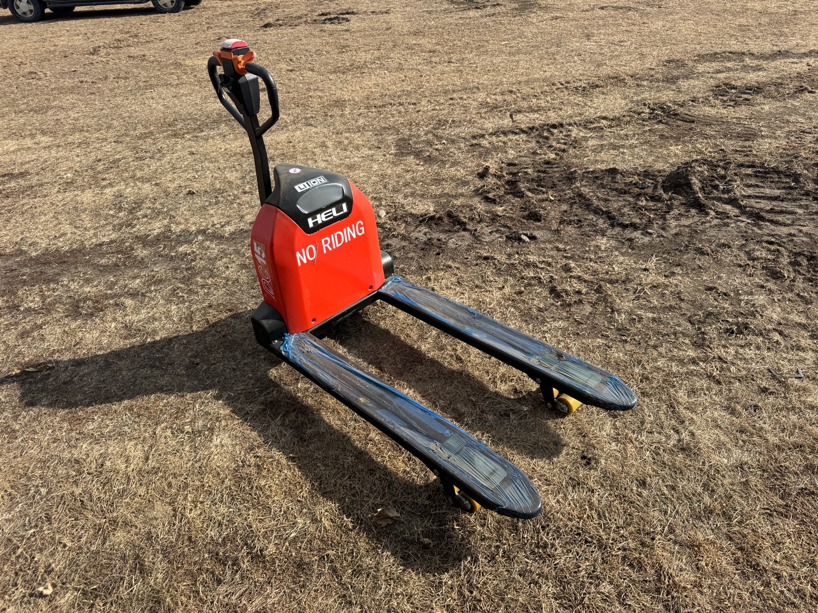 lot 100H image: NEW Heli DC 15 Pallet Jack