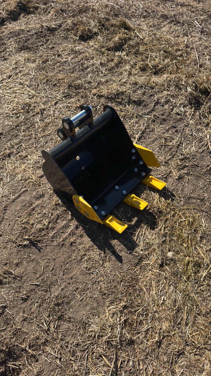 lot 83 image: 40CM Toothed BucketIR2025Unused