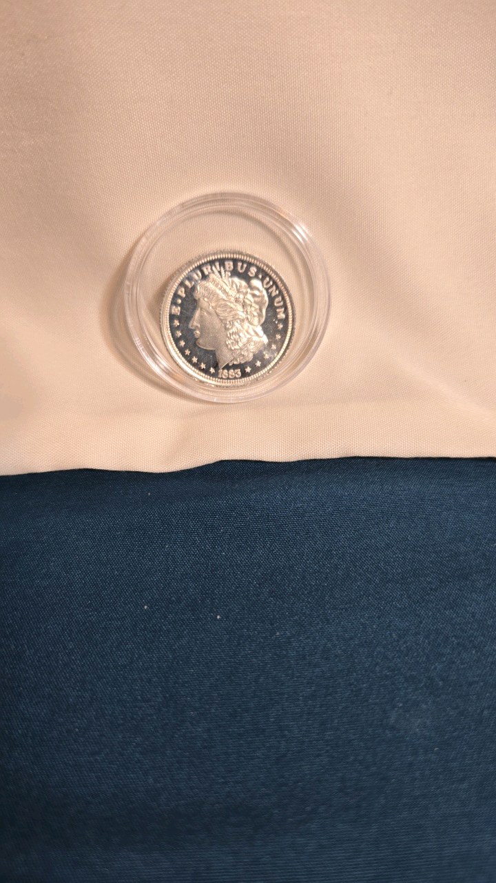 lot 29 image: 1883 S MORGAN SILVER COPY 14OZT COIN