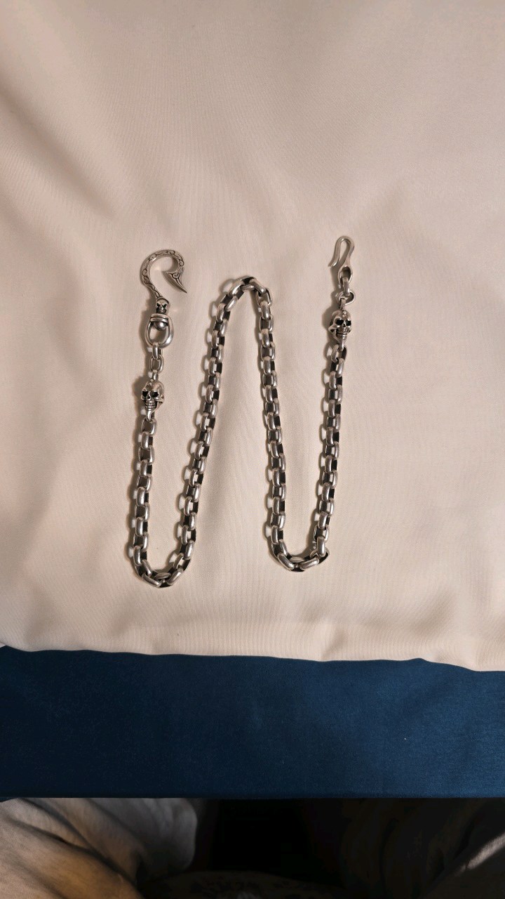 lot 40 image: STERLING SILVER BIKERGOTHIC STYLE WALLET CHAIN