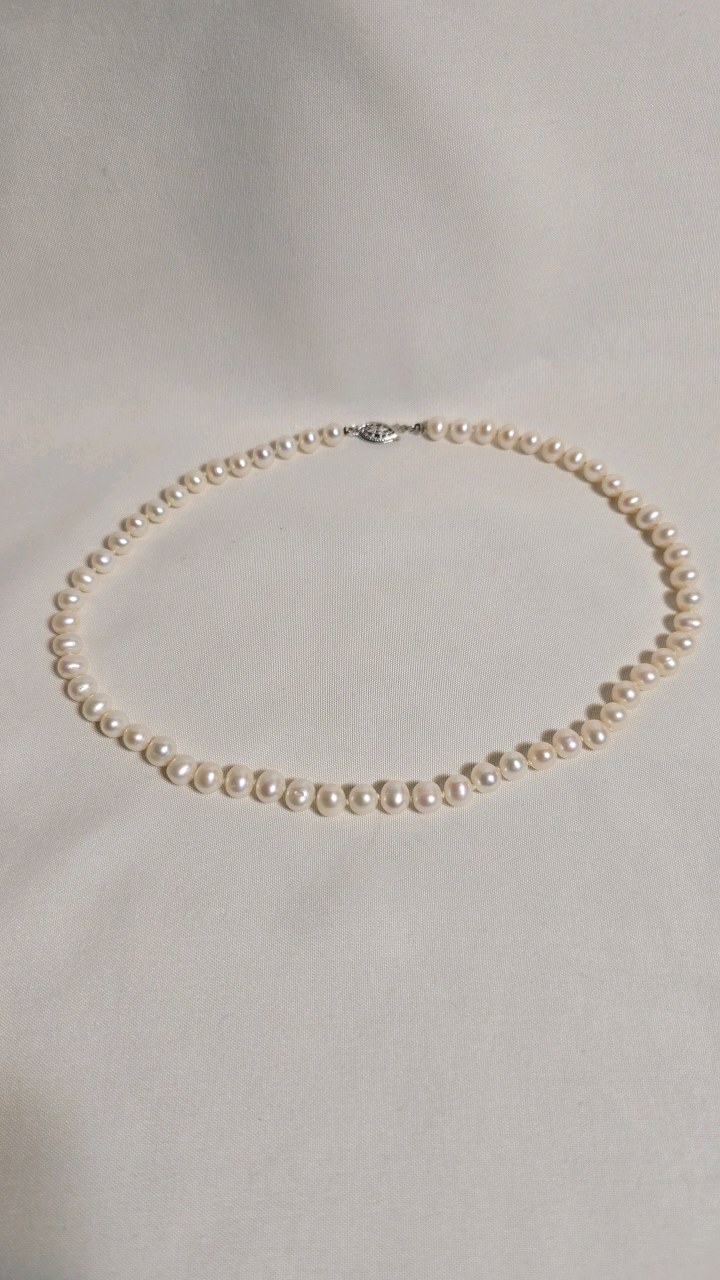 lot 46 image: PEARL NECKLACE SINGLE STRAND