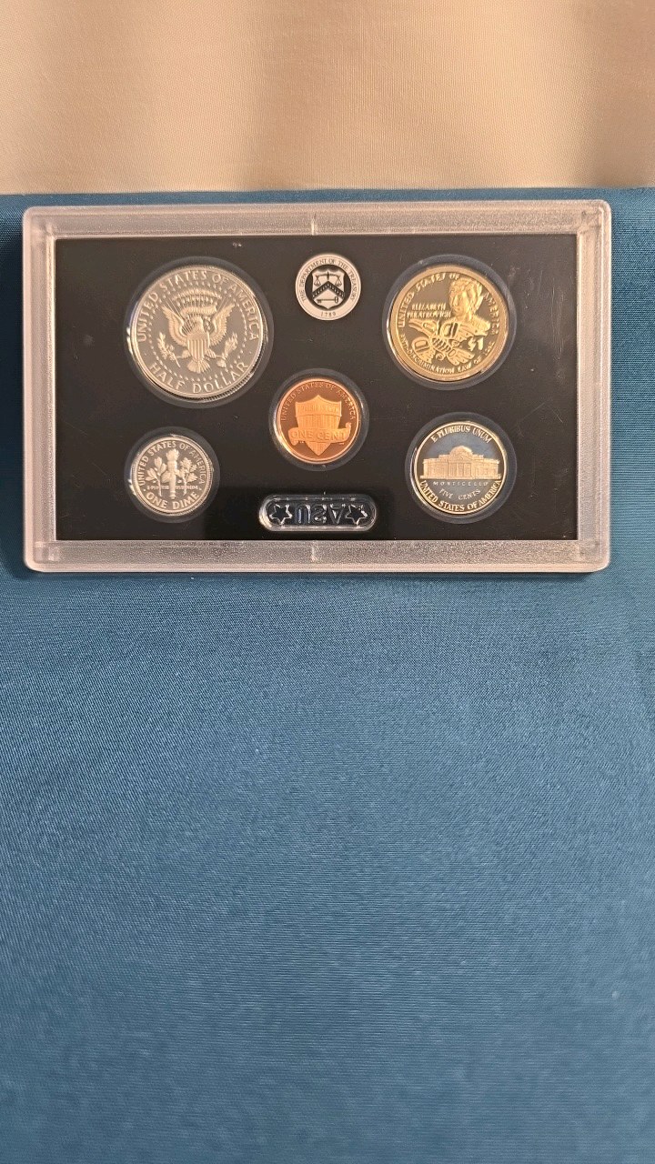 lot 8 image: 2020 US MINT BIRTH SET