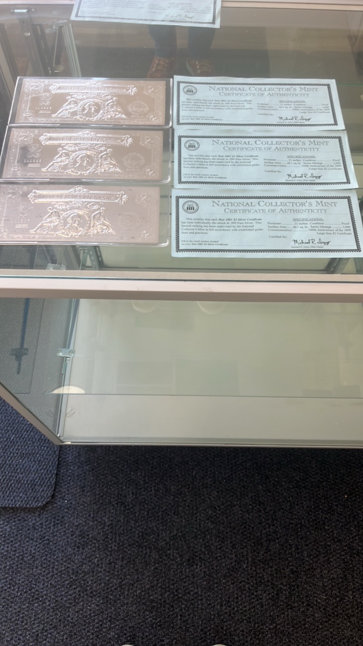 lot 35-1 image: 2001 2$ silver certificates