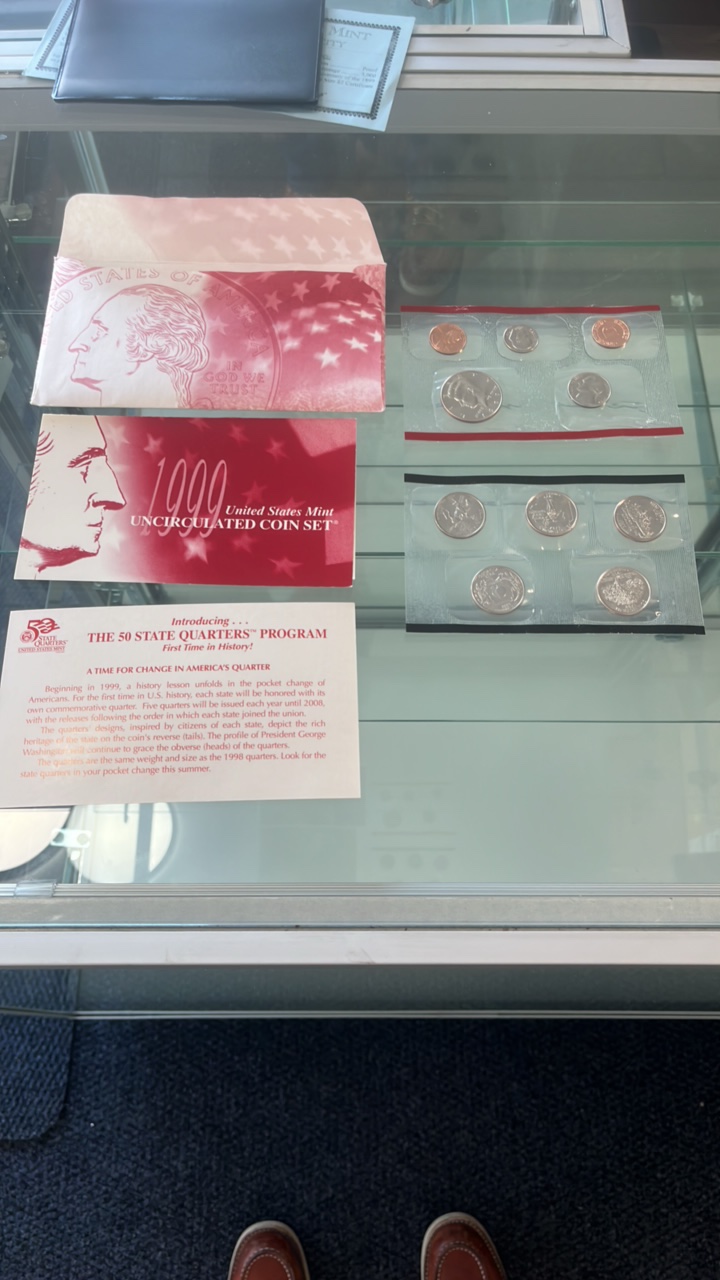 lot 25-1 image: 1999-D Mint Set