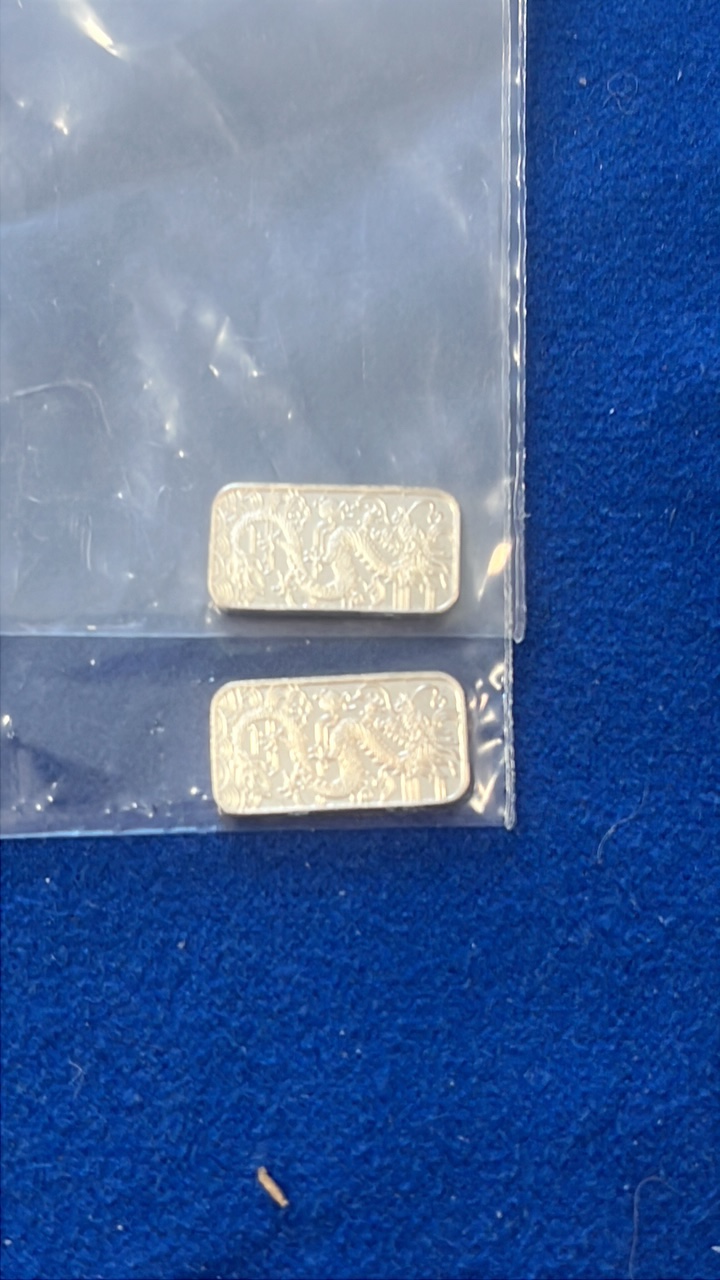 lot 21-1 image: 2 1 Gram silver Dragon Bars