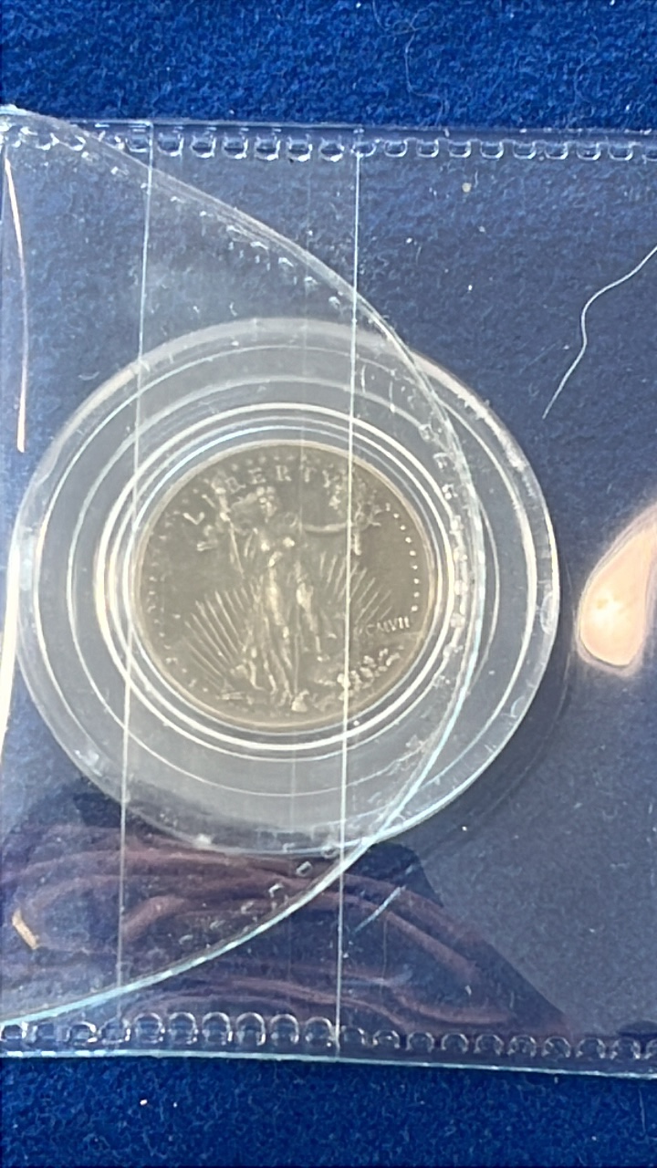 lot 14-1 image: 110th ozt Freedom unit 110th ozt silver round