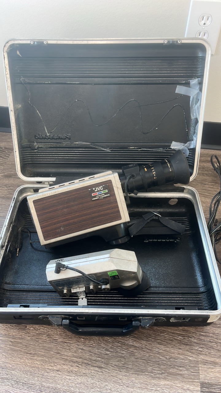 lot 50-1 image: JVC Color Video Camera with Case
