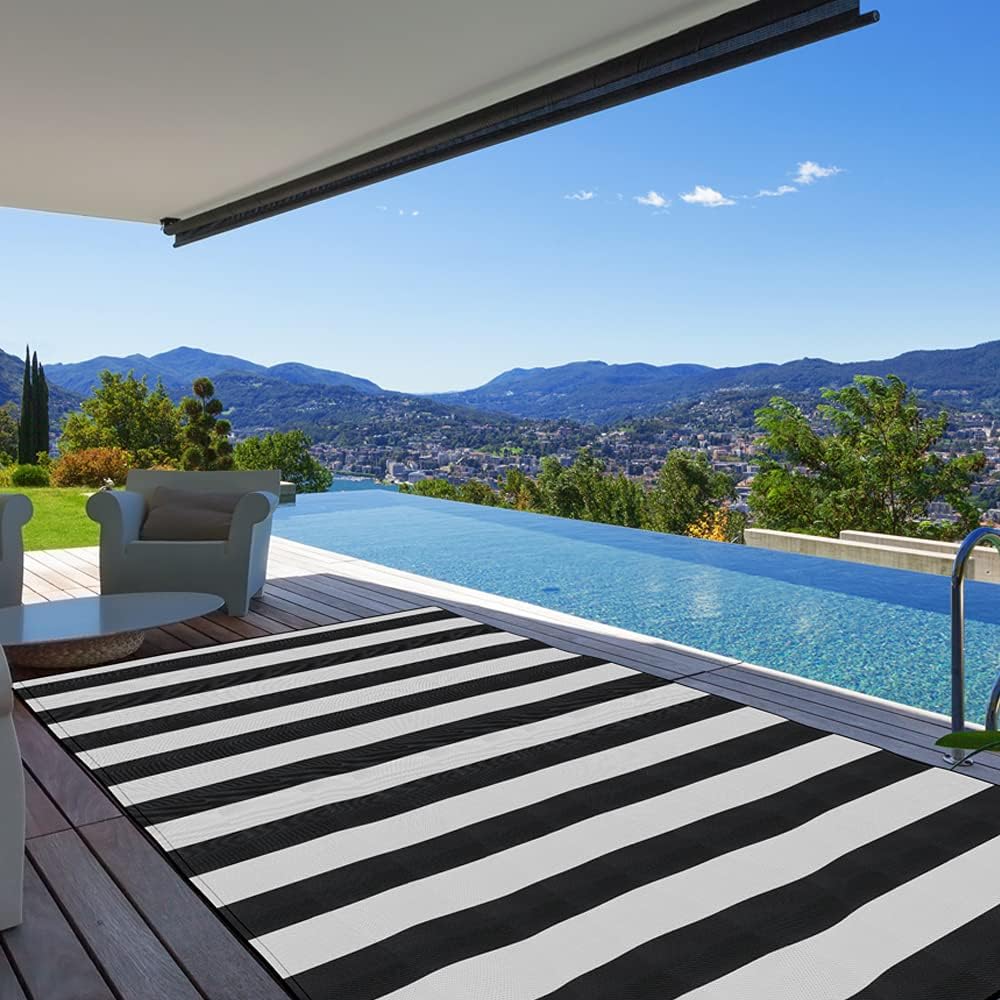 lot 219 image: Plastic Straw Outdoor Waterproof Patio and Deck Rug, Foldable, Reversible, Great for Camping, RV, Deck, Porch, Picnic, Beach, Balcony, Black and White Stripes Design
