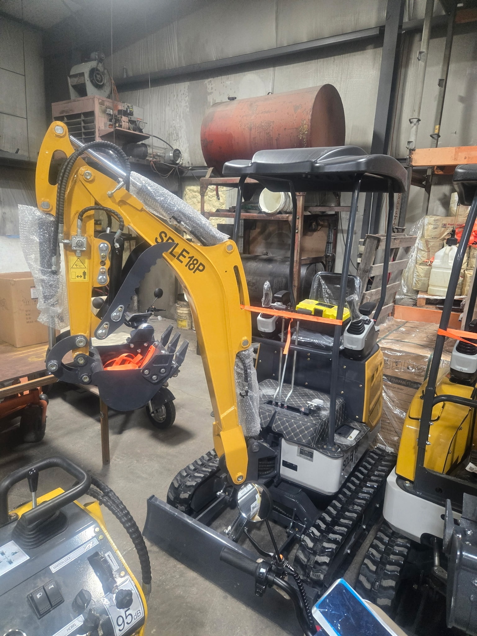 lot 100 image: SDLANCH IRE18P Mini Excavator
