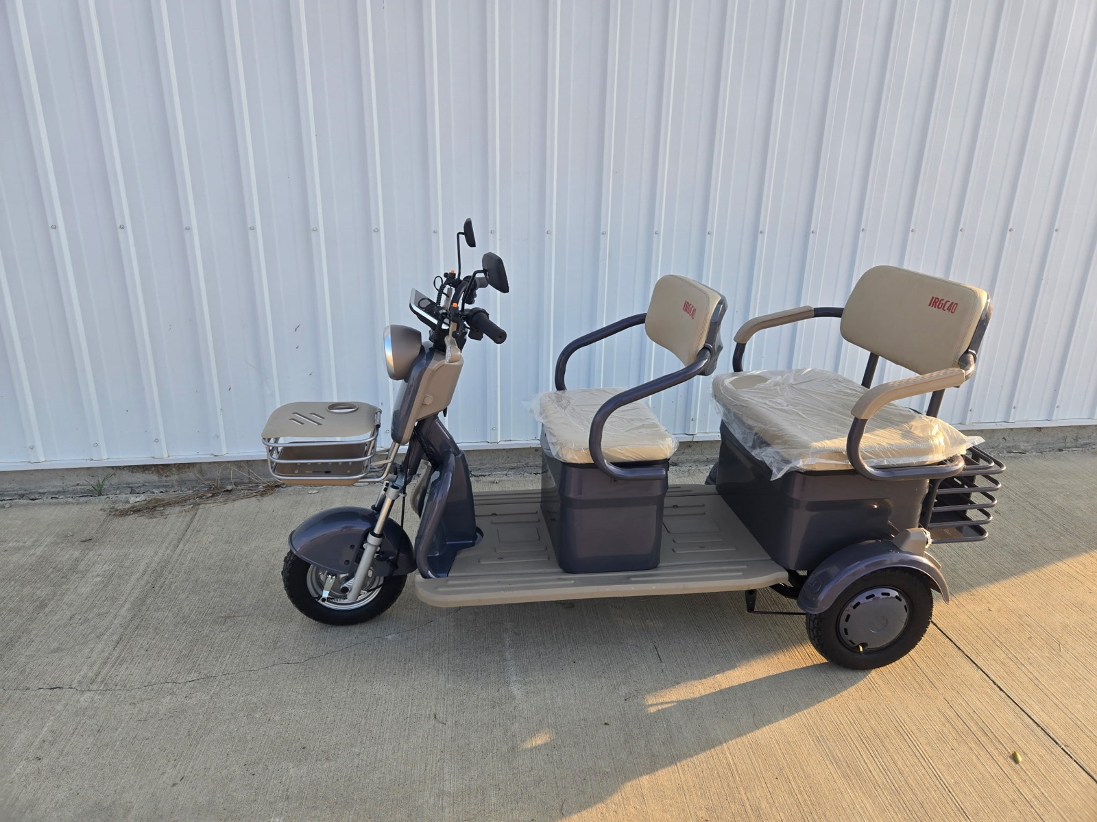 lot 188 image: IRGC40 MINI GOLF CART