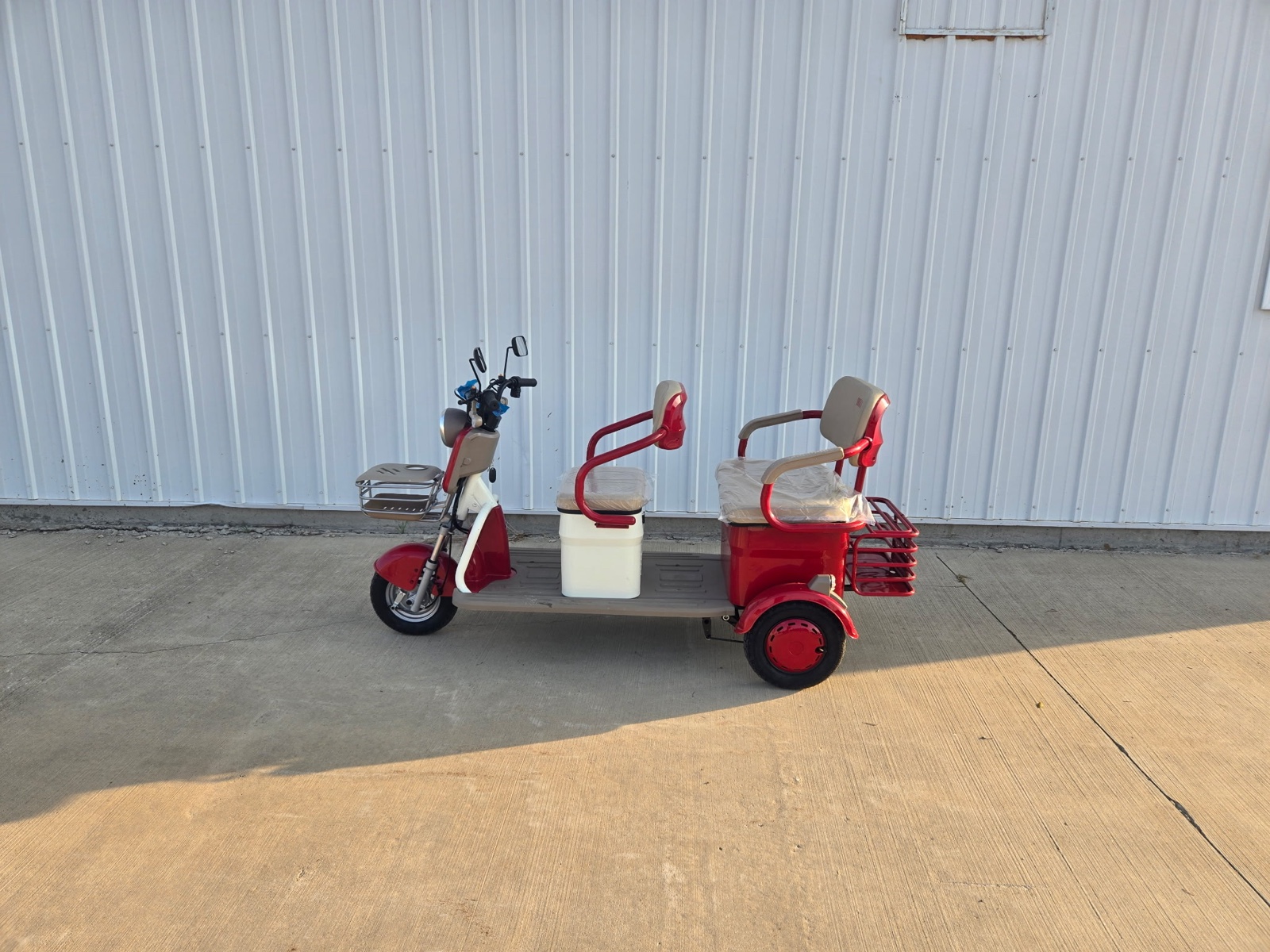 lot 202 image: IRGC40 MINI GOLF CART