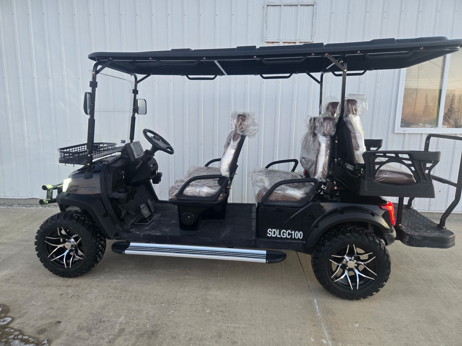 lot 221 image: SDLANCH 6 Seat Golf Cart SDLGC100