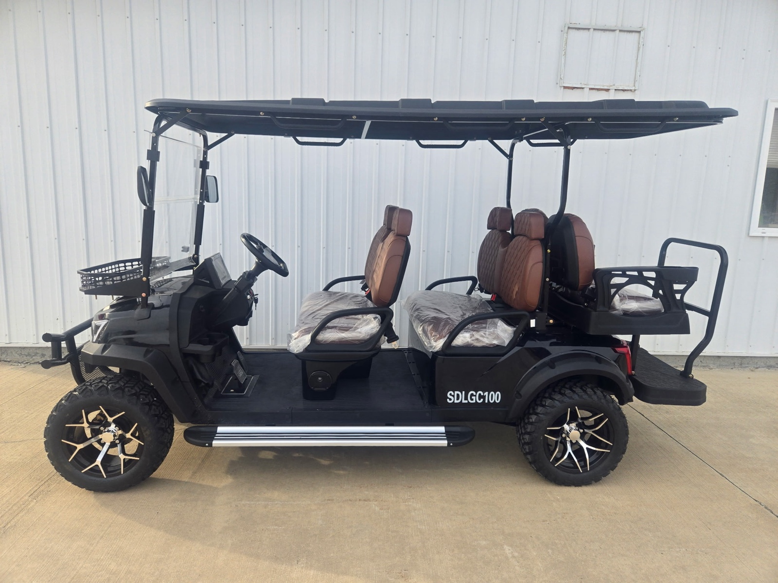 lot 43 image: SDLANCH 6 Seat Golf Cart SDLGC100