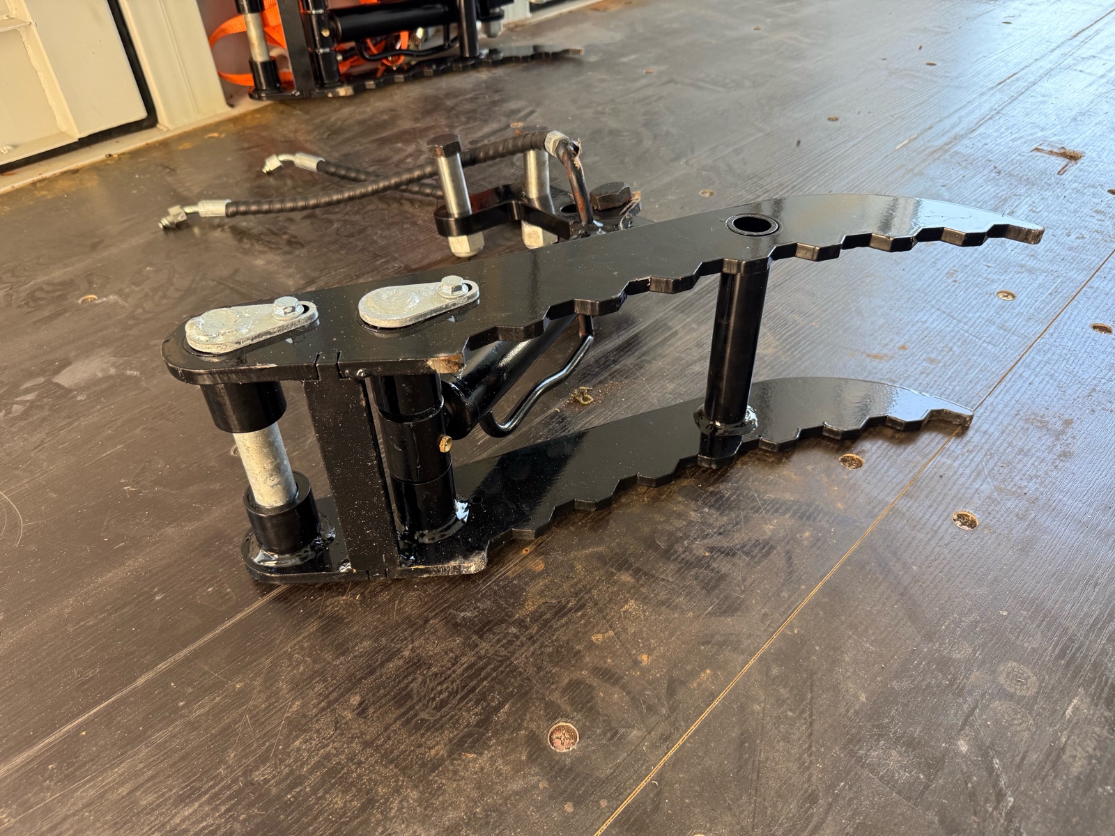 lot 75 image: Mini Excavator Hydraulic Thumb