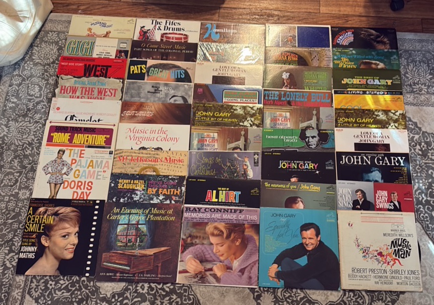 lot 10 image: 44 RECORDS John Gary, Henry and Hazel Slaughter, etc.