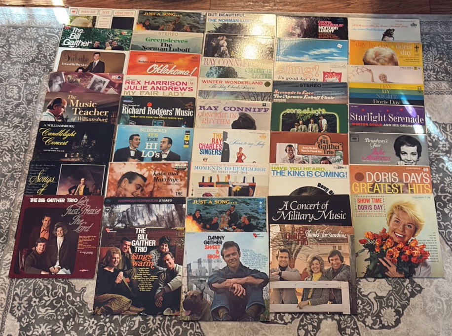 lot 11 image: 43 RECORDS The Bill Gaither Trio, Doris Day, Ray Charles, etc.