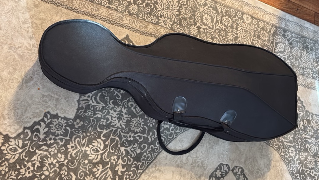 lot 13 image: CELLO case