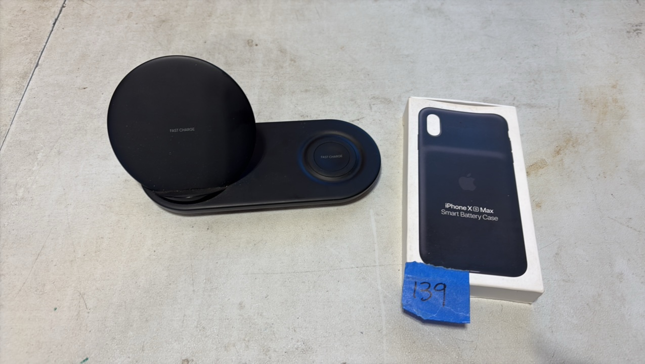 lot 139 image: IPhone X Smart Battery Case and Samsung Charger & Pad