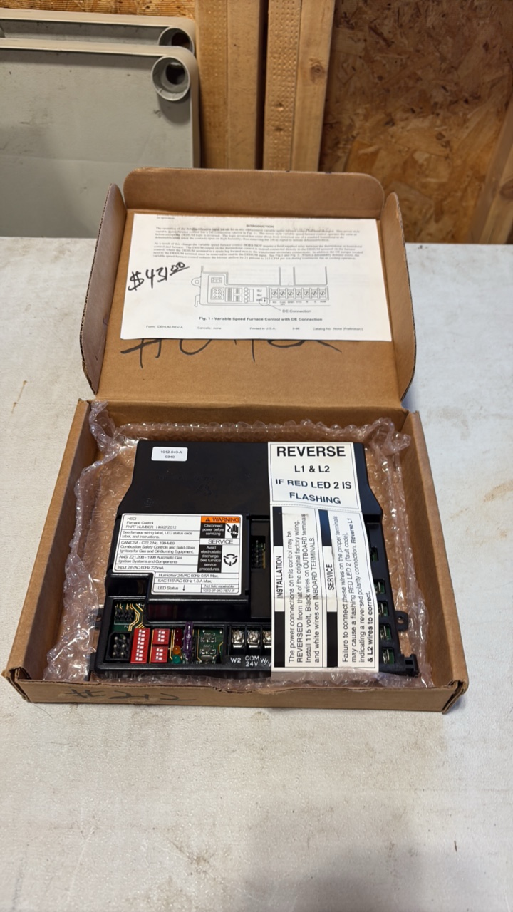 lot 141 image: CARRIER HK42FZ012 Furnace Control circuit board