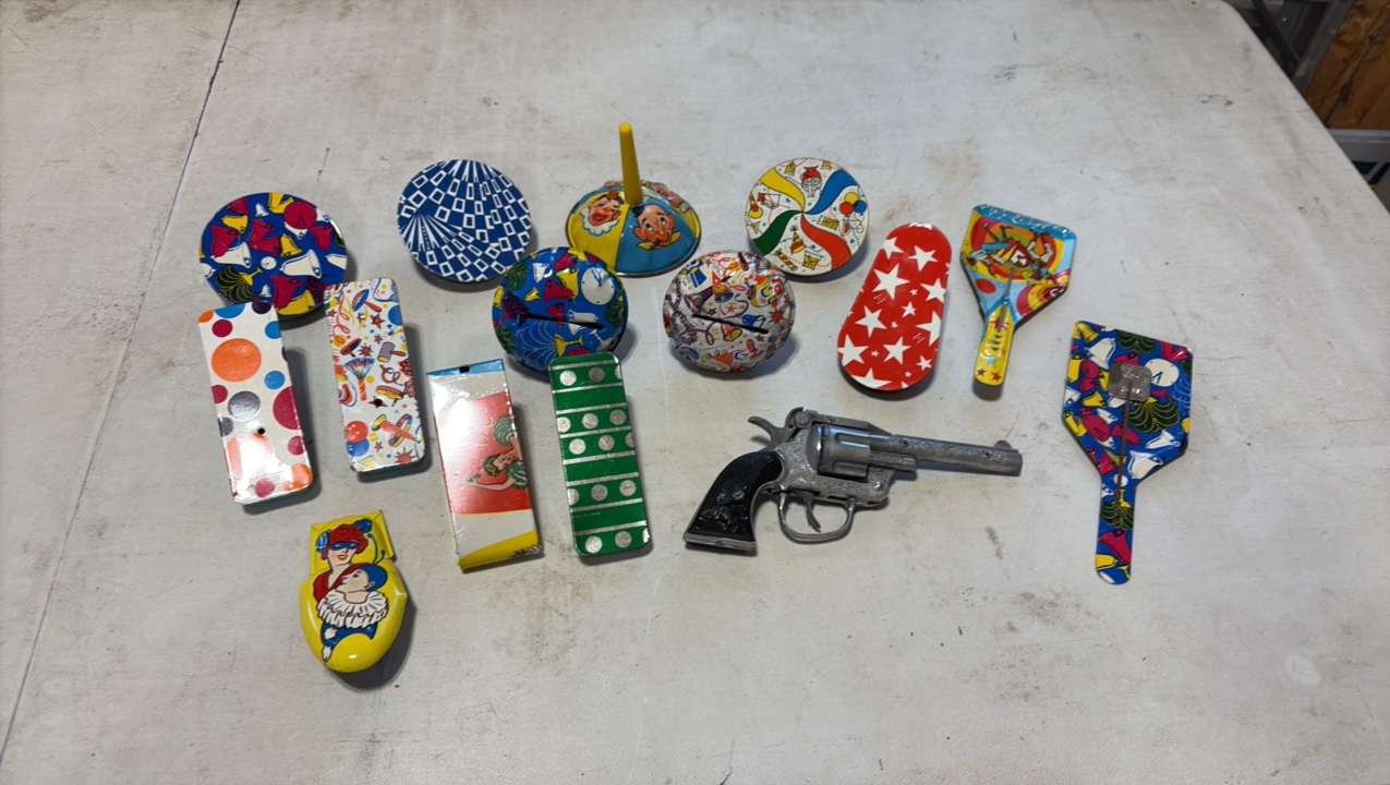 lot 143 image: VINTAGE tin litho toy noise makers mid-century Eagle cap gun
