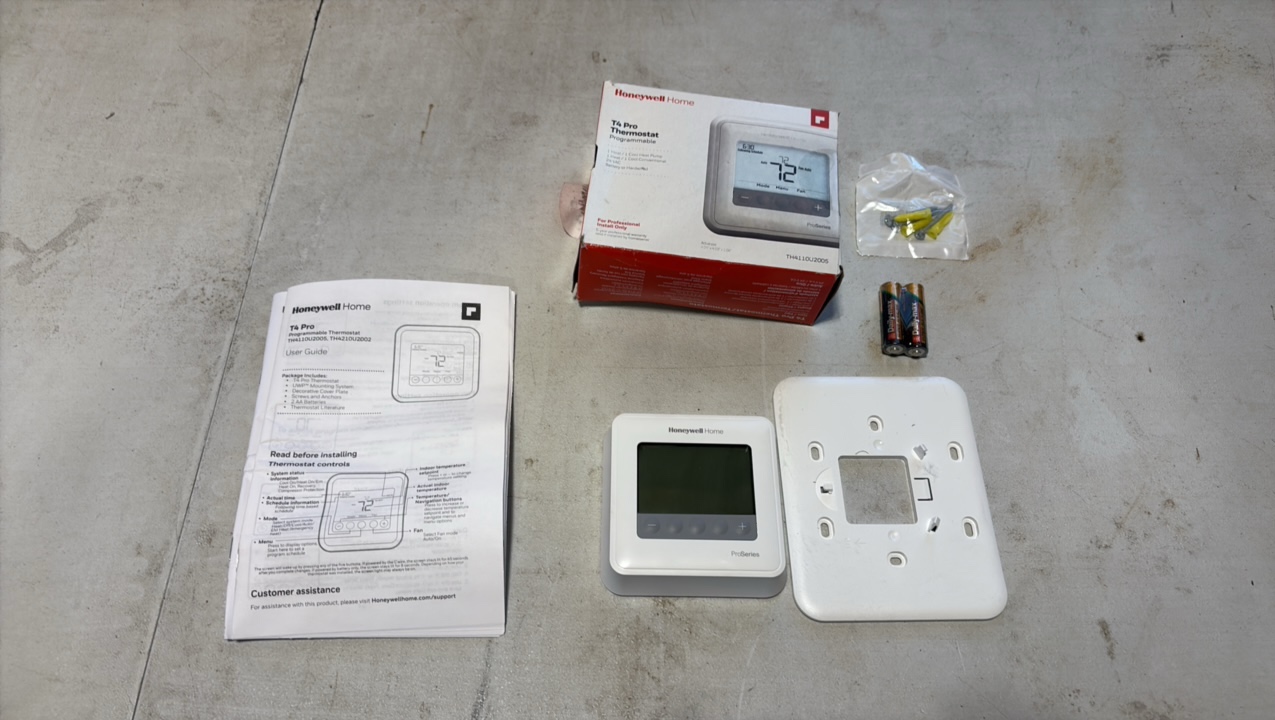 lot 145 image: HONEYWELL T4 pro thermostat