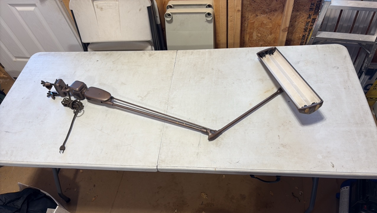 lot 151 image: VINTAGE Industrial articulating arm clamp light