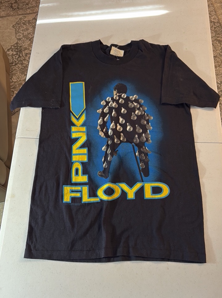 lot 20 image: VINTAGE Pink Floyd shirt Brockum Collection