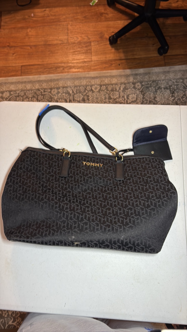 lot 27 image: TOMMY Hilfiger Purse Tote with Pouch
