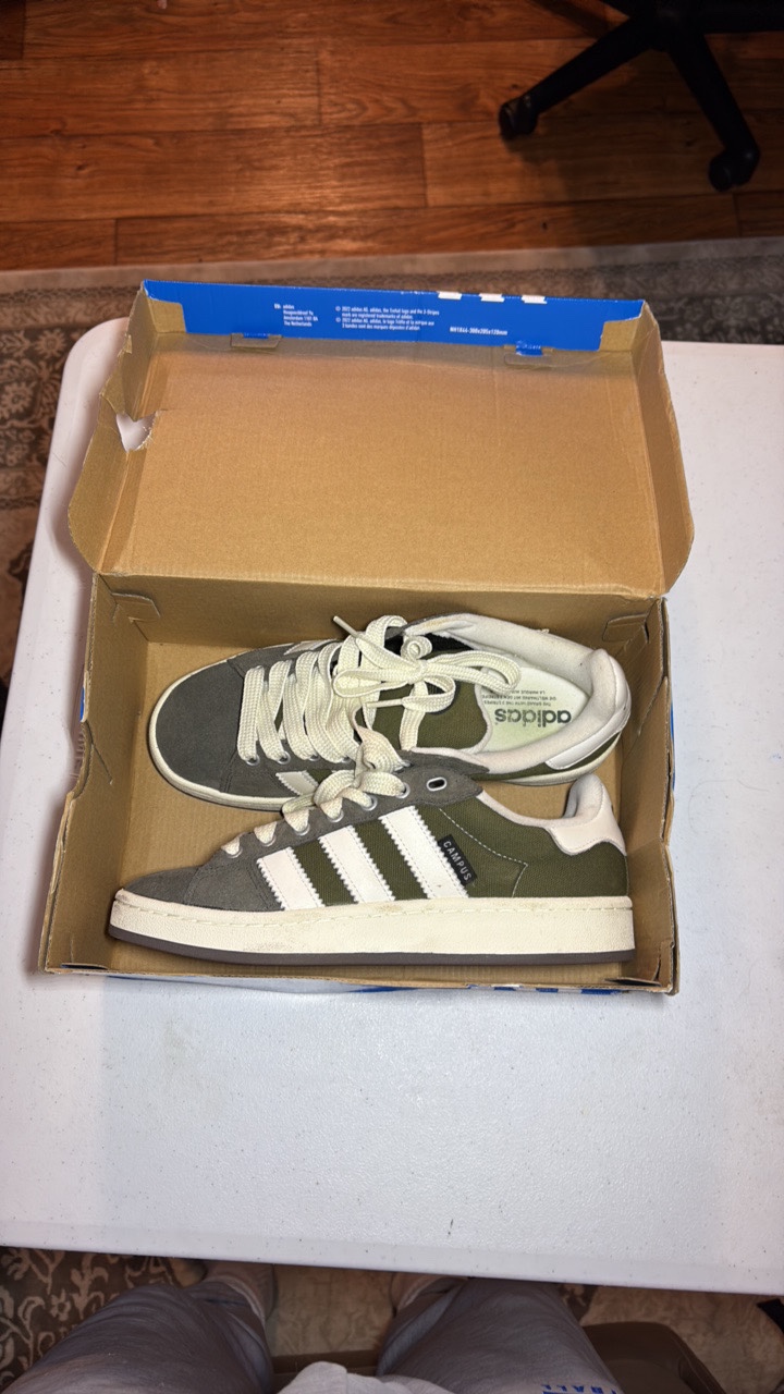 lot 29 image: ADIDAS shoes CAMPUS 00s