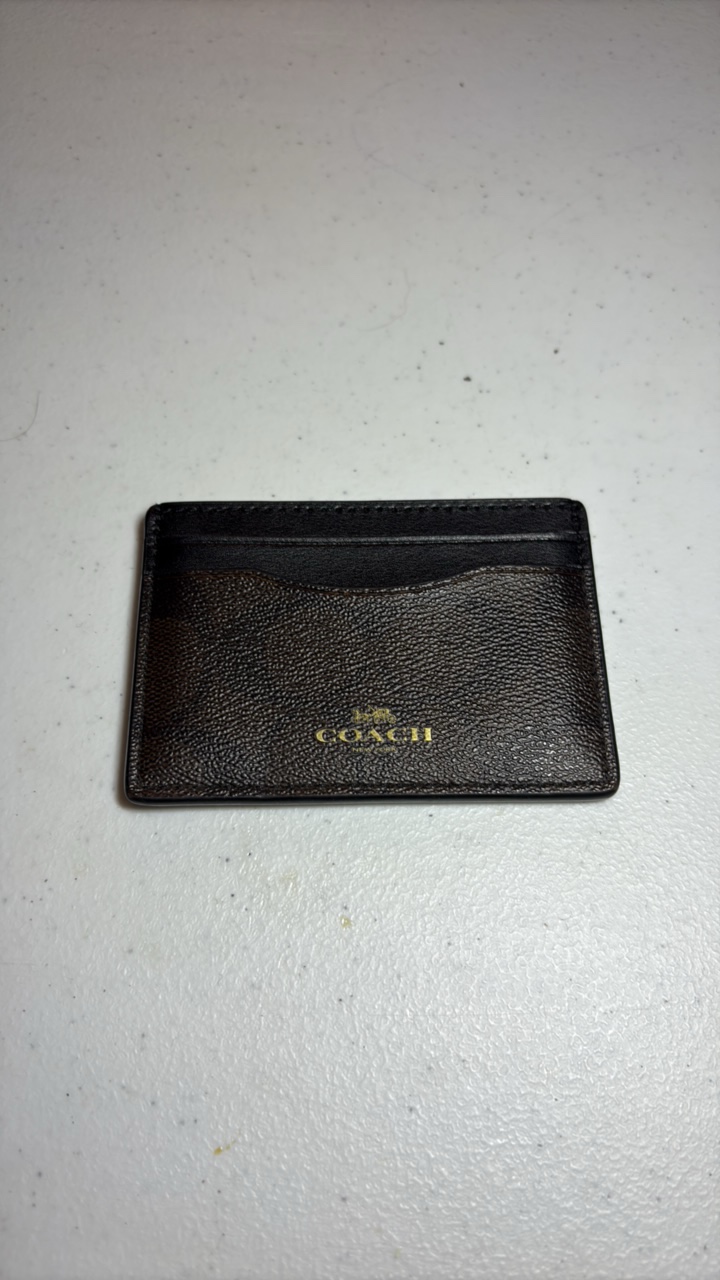 lot 32 image: COACH Slim ID Card case