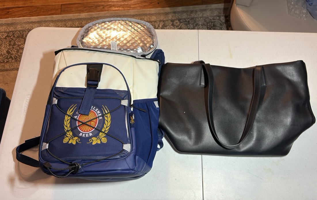 lot 40 image: FOREVER 21 purse and Miller Light cooler backpack