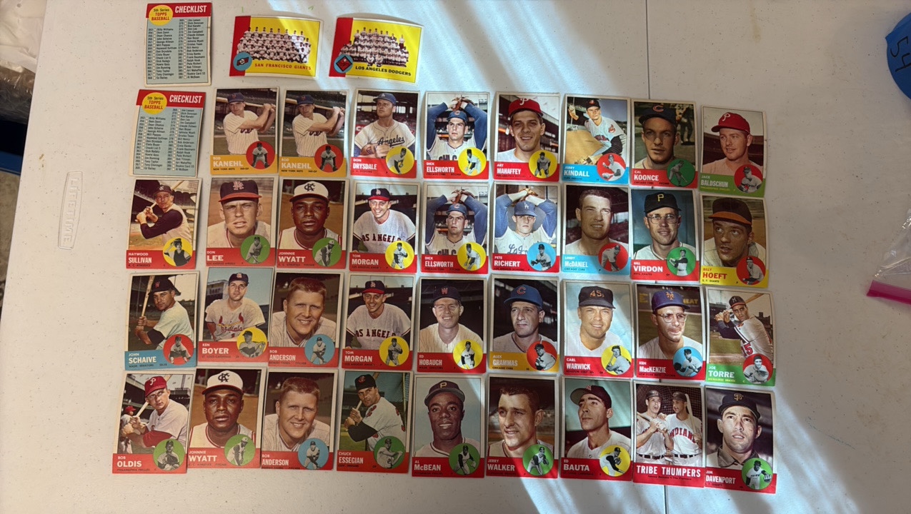 lot 54 image: (39) VINTAGE Topps baseball cards LA Dodgers, SF Giants