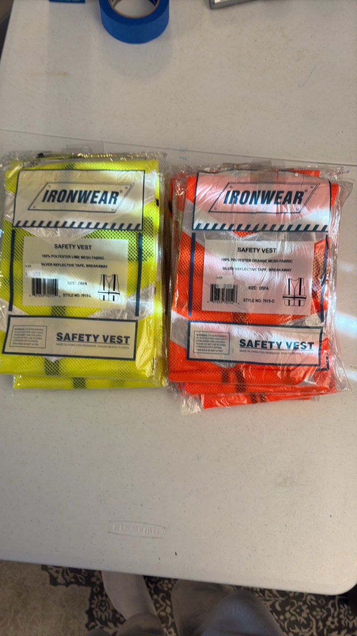 lot 71 image: (12) IRONWEAR safety vests