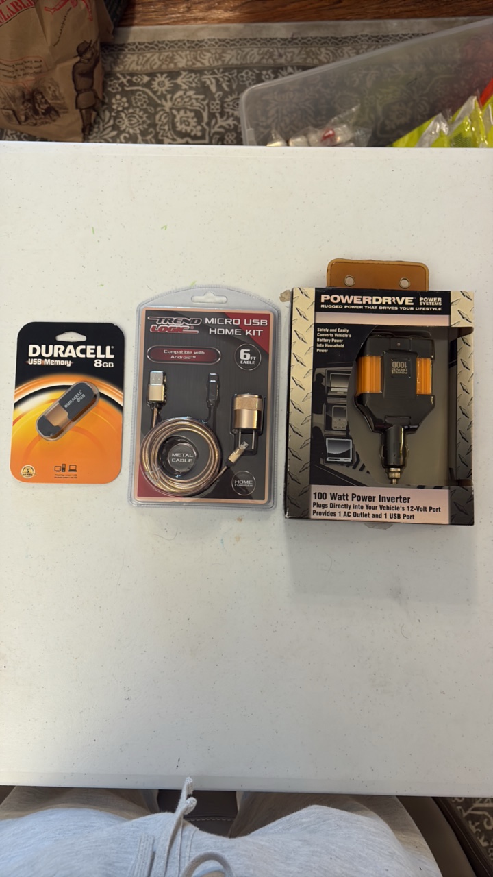 lot 73 image: DURACELL 8GB memory, Micro USB Home Kit, Power Drive Inverter