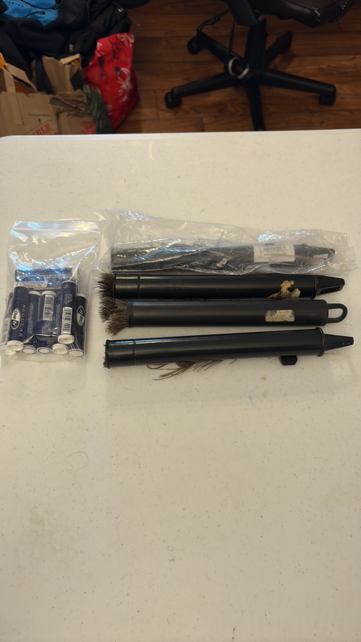 lot 80 image: (4) fFEATHER dusters and (9) chapstick